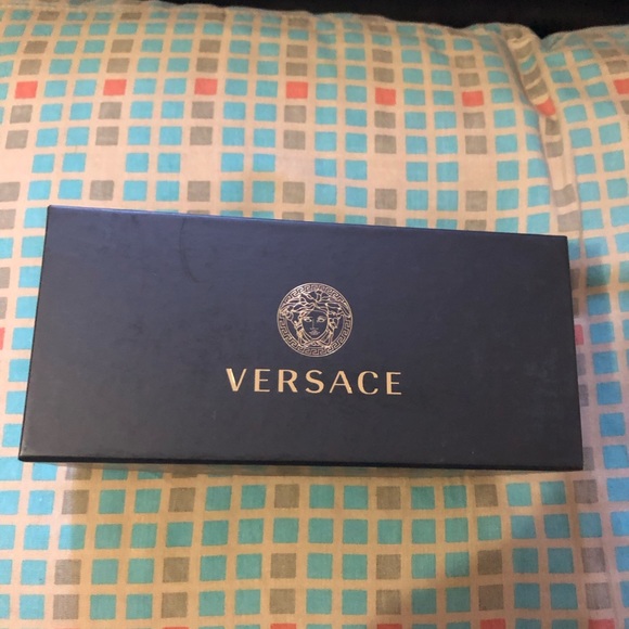 VERSACE SUNGLASSES FOR SALE! - Picture 9 of 9